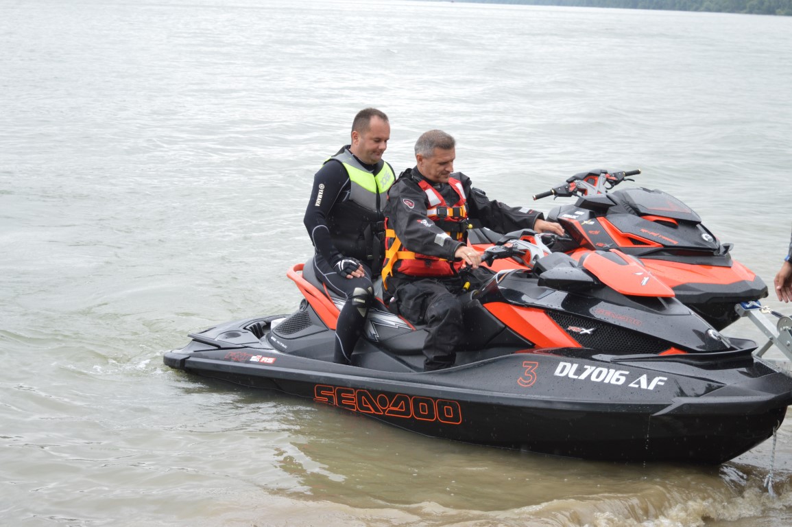 OBUKA PRIPADNIKA SEKTORA ZA VANREDNE SITUACIJE style=